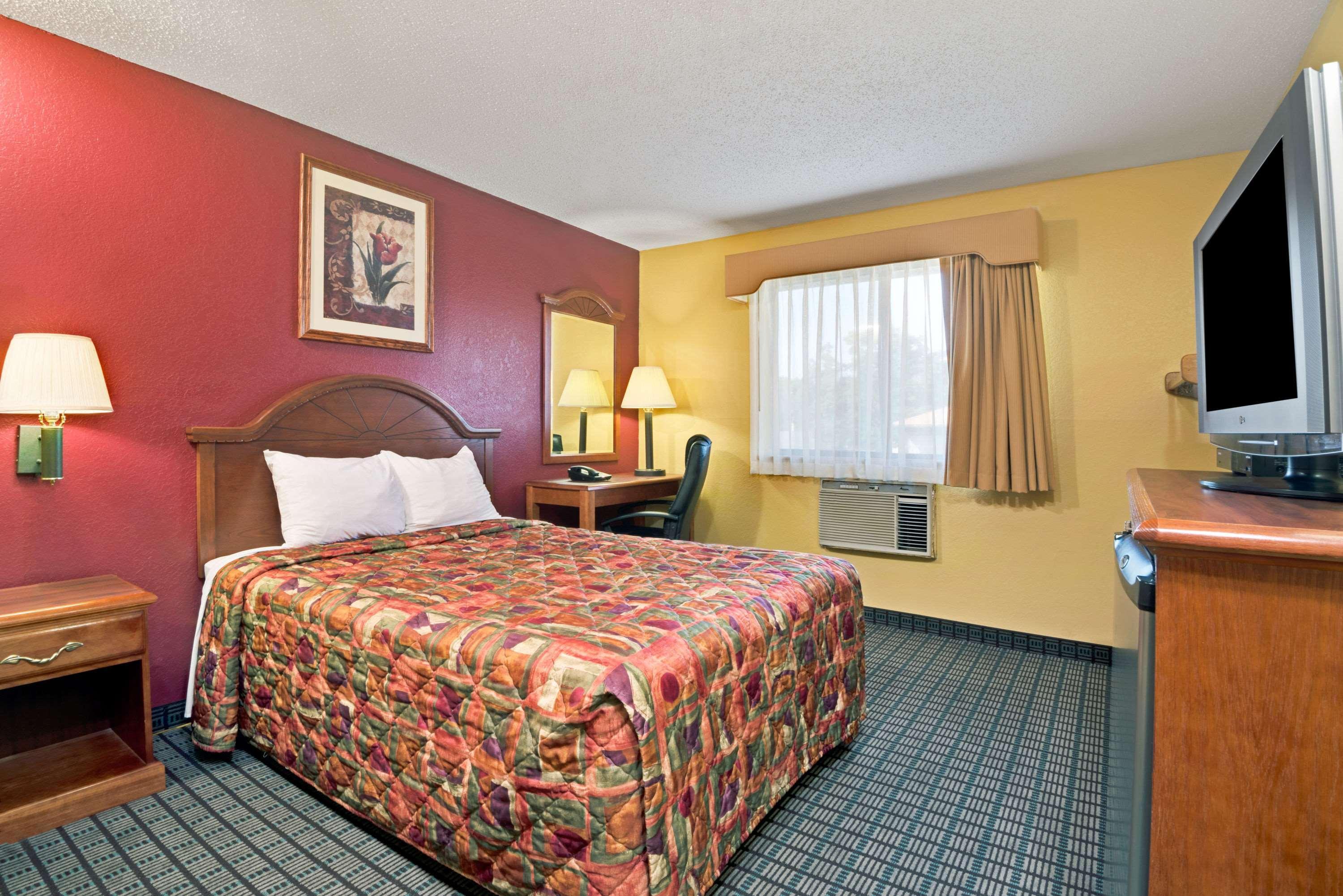 Days Inn By Wyndham Torrington Ngoại thất bức ảnh