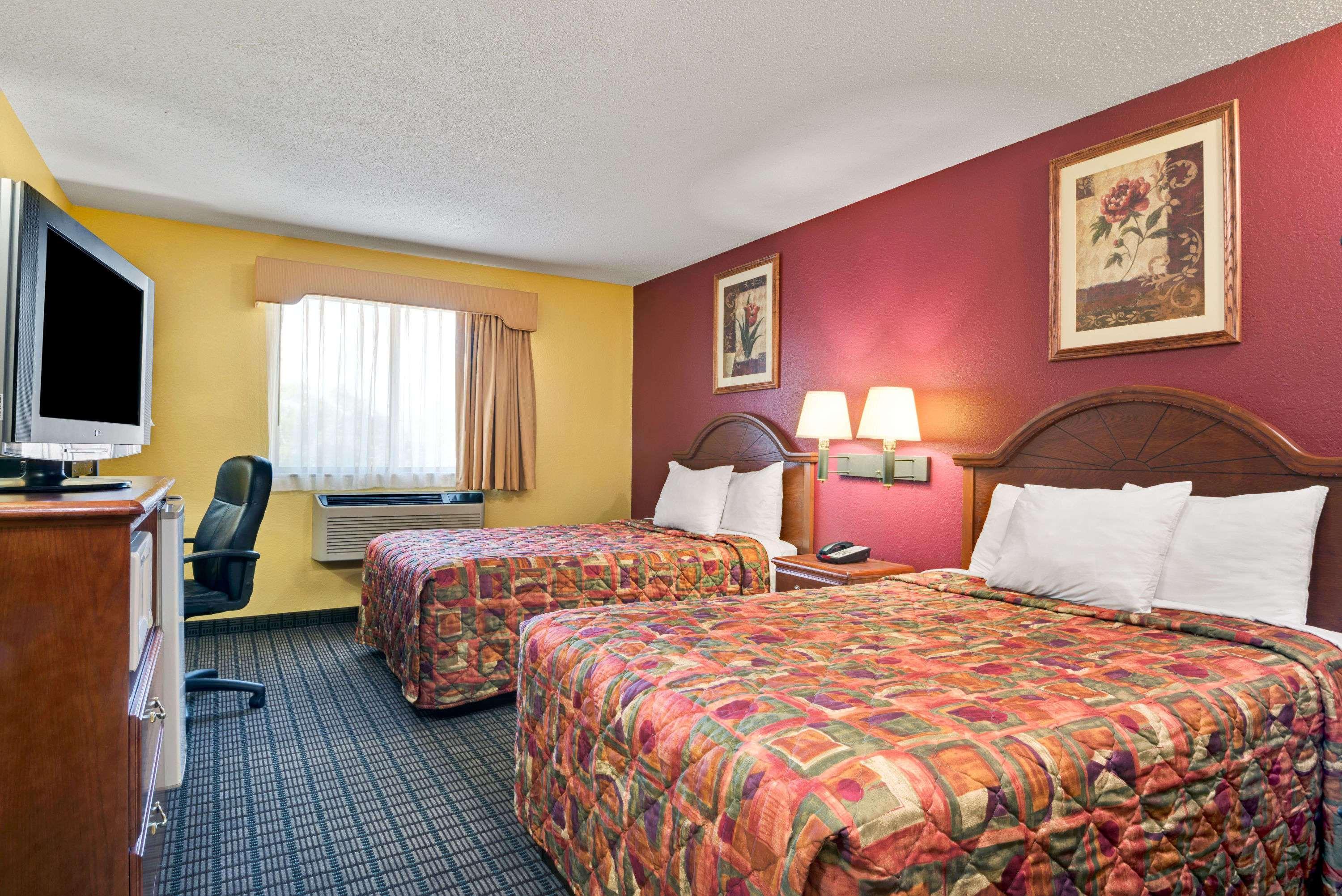Days Inn By Wyndham Torrington Ngoại thất bức ảnh