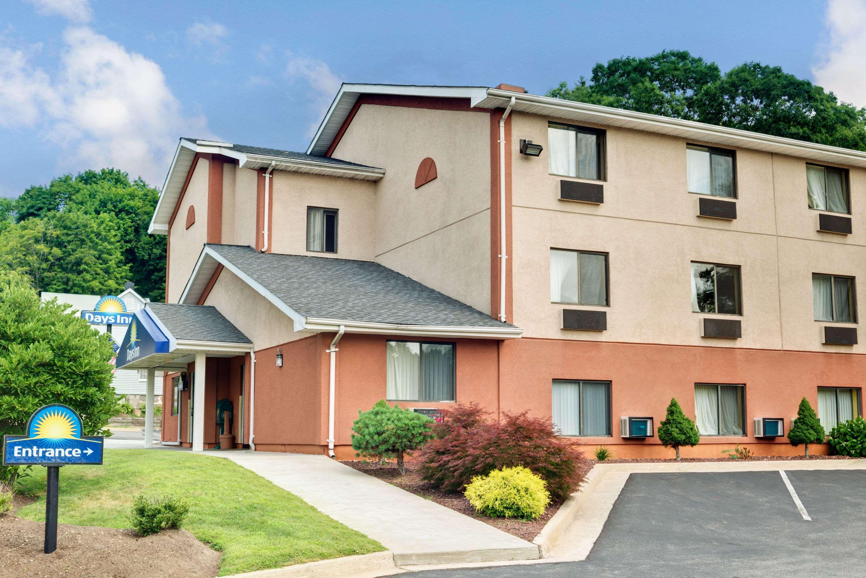 Days Inn By Wyndham Torrington Ngoại thất bức ảnh