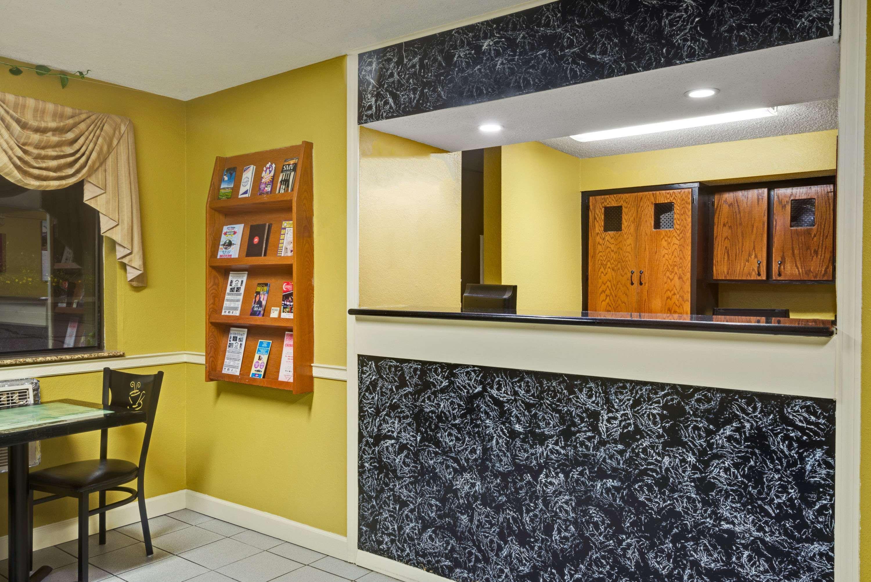 Days Inn By Wyndham Torrington Ngoại thất bức ảnh