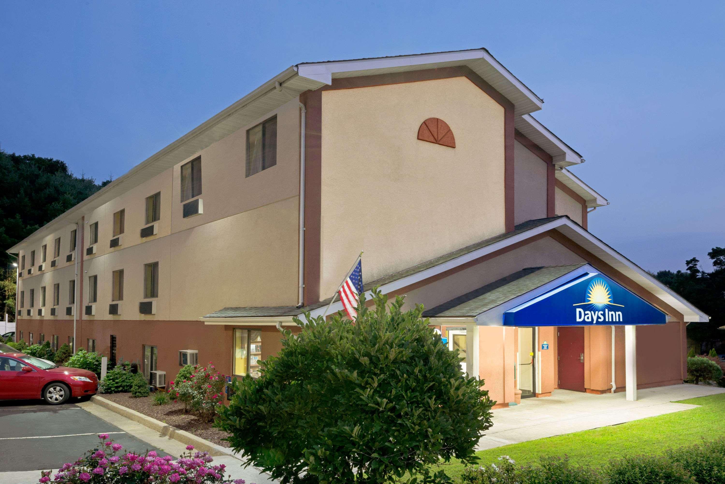 Days Inn By Wyndham Torrington Ngoại thất bức ảnh