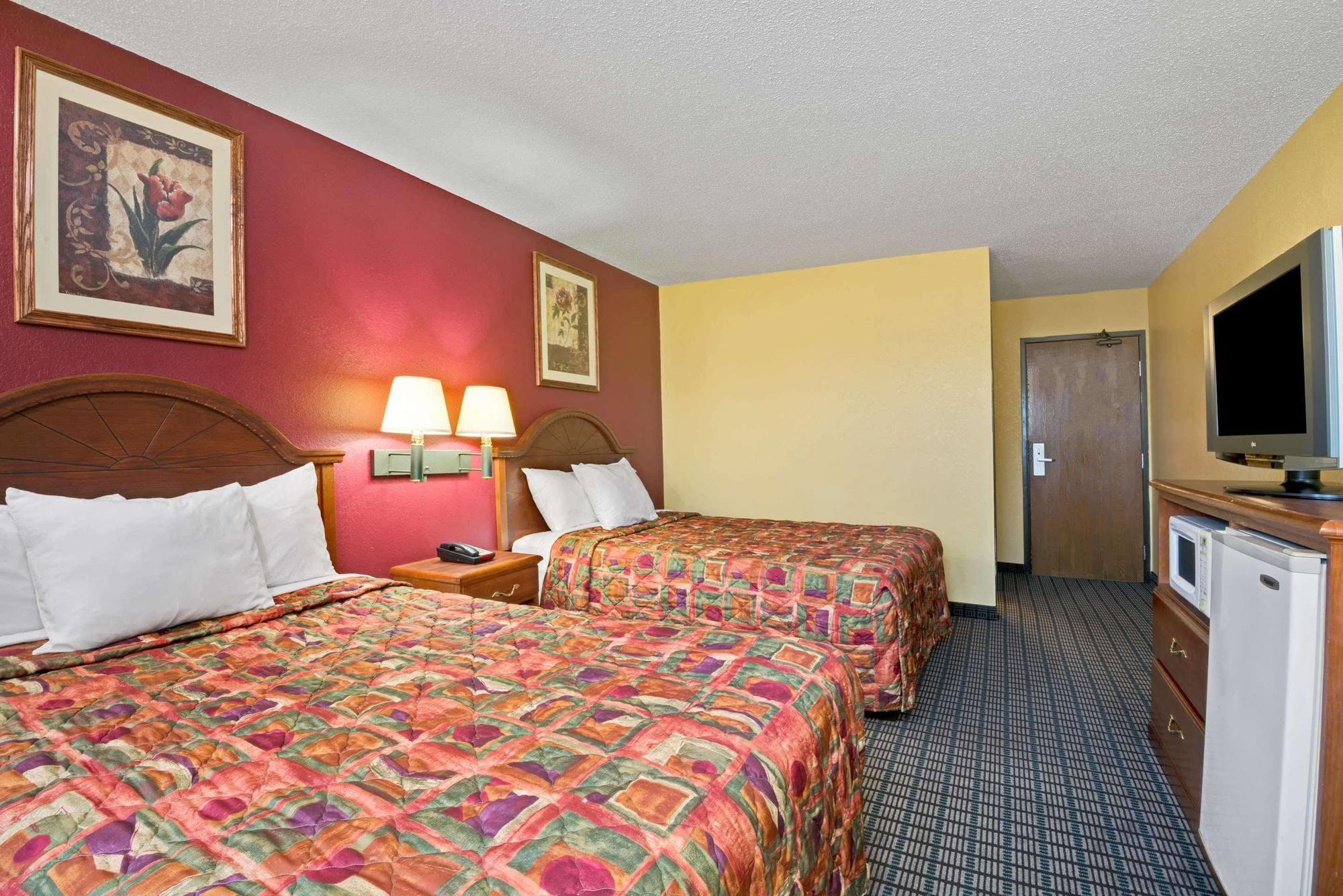 Days Inn By Wyndham Torrington Ngoại thất bức ảnh